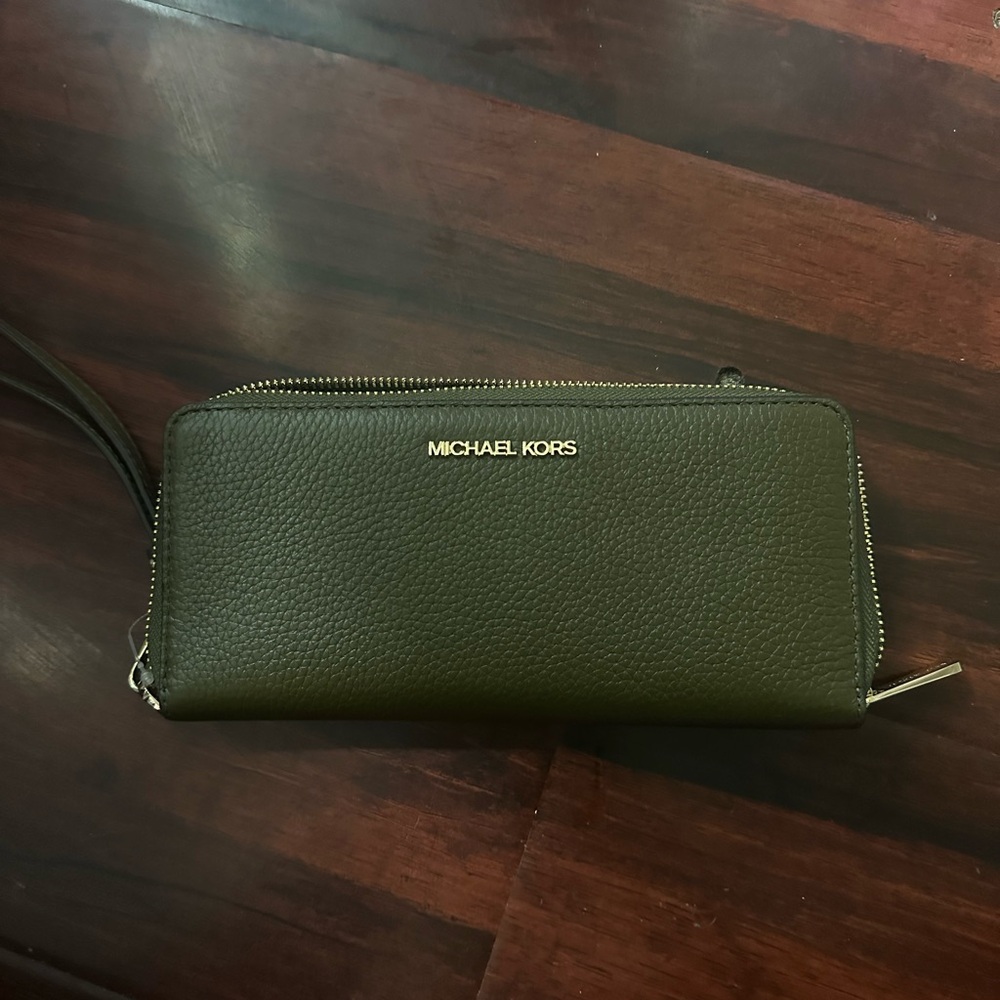 Micheal Kors Green Wallet